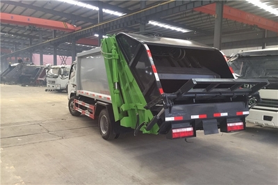 東風(fēng)多利卡5方與8方側(cè)裝壓縮垃圾車(chē) 車(chē)輛物流與高效清運(yùn)解決方案